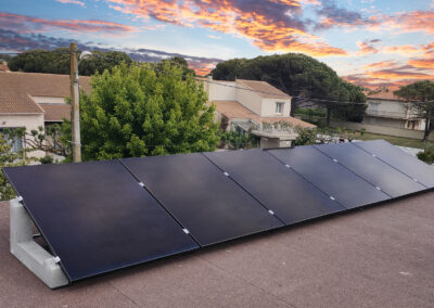 Installation de panneaux solaires-3kWc - 8 Sunpower p3 375 avec micro onduleurs -Sunballast-Agde-34300-installateur Libow Montpellier