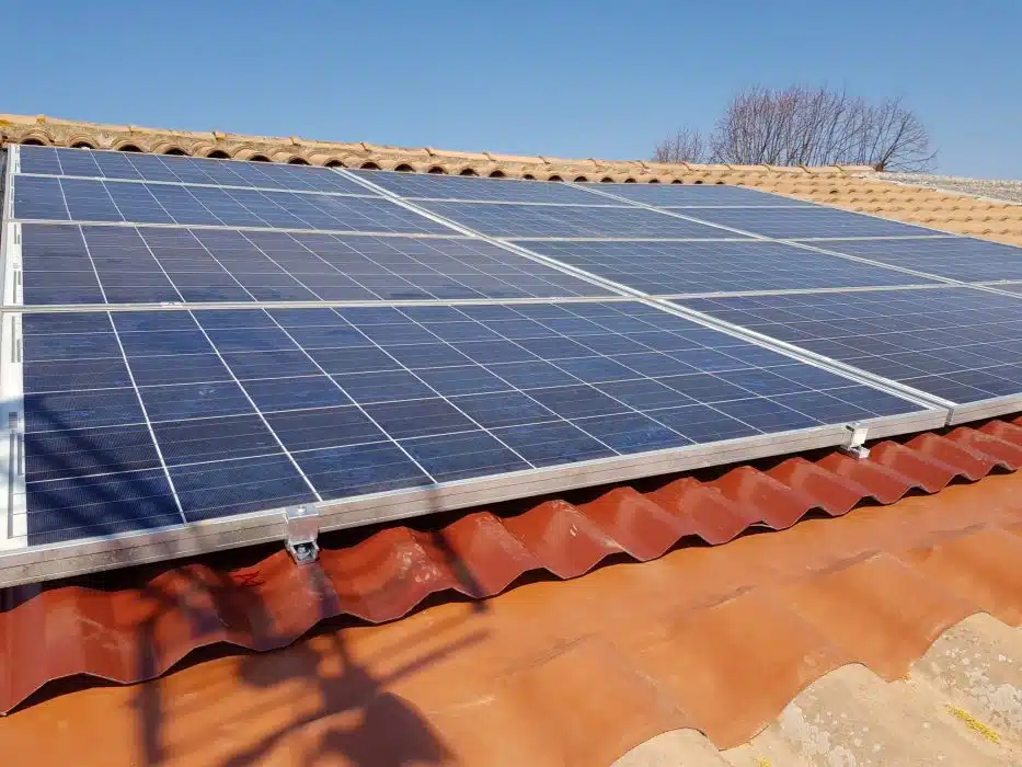panneaux-photovoltaiques-installation-libow Intervention sur Panneaux solaires en surimposition